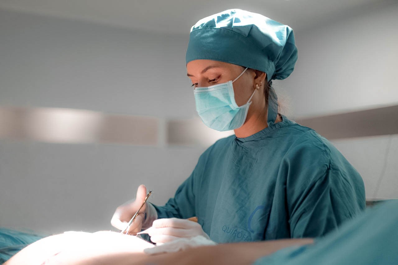 Abdominoplastia después de bajar de peso: qué esperar del proceso